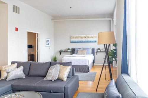 Top Floor Walk to Conv Center Free Parking