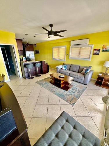 Amazing View 1 Bed1 Bath Villa On Red Hook Strip in 雷德胡克