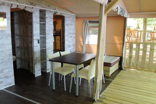 Parco Del Lago Glamping And Lodges - image 4