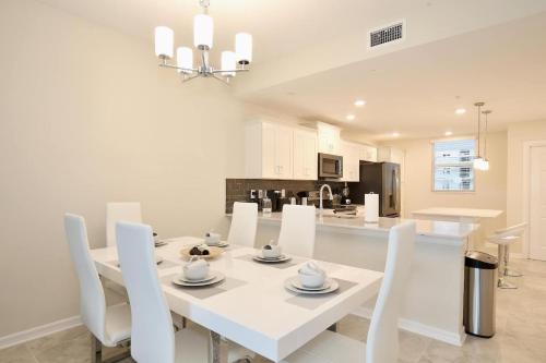 High end apartment in luxurious Storey Lake community Next to Disney! in Hunters Creek