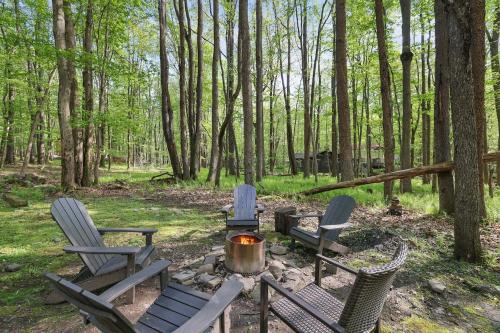 Pet Friendly Lake Retreat With Hot Tub & Fire Pit in Locust Lakes Village, USA