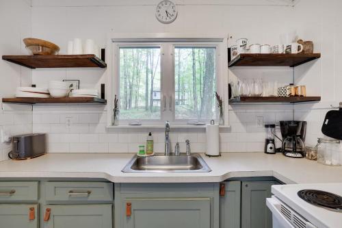 Pet Friendly Lake Retreat With Hot Tub & Fire Pit in Locust Lakes Village, USA