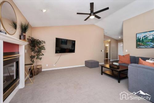 Bright Retreat Near Red Rocks W Hot Tub in West Colfax