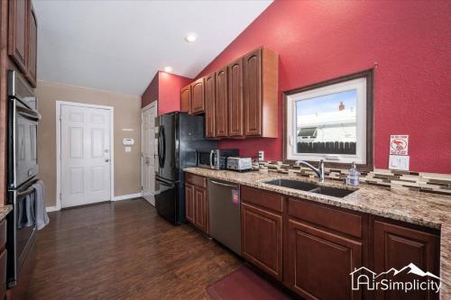 Bright Retreat Near Red Rocks W Hot Tub in West Colfax