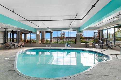 컴포트 스위트 녹스빌 웨스트 - 패러것 - 수영장