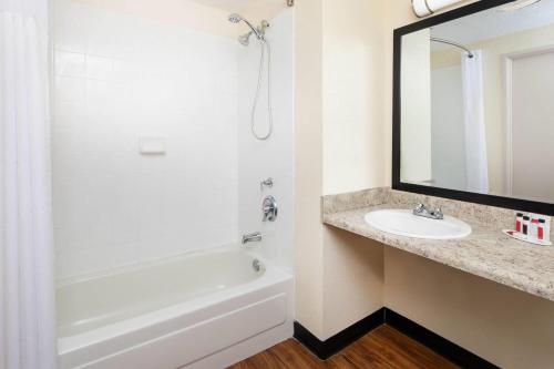 Days Inn by Wyndham Macon I-75 North in Macon, USA