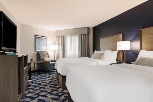 2 queen beds
