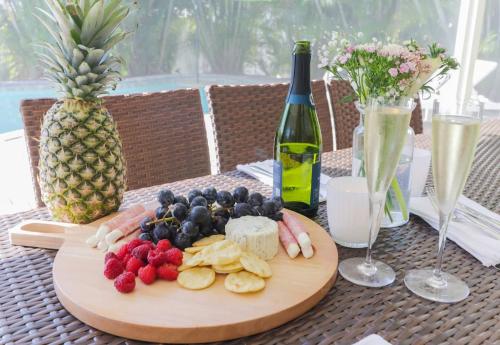 Tranquility Found Heated Saltwater Pool Spa in เอลเลนตัน (FL)