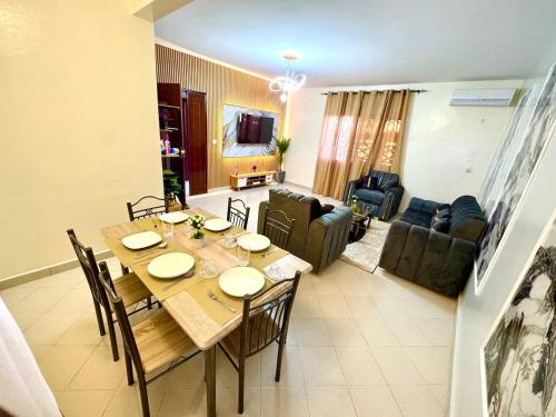 Közös társalgó / TV, Appartement Duplex in Guediawaye