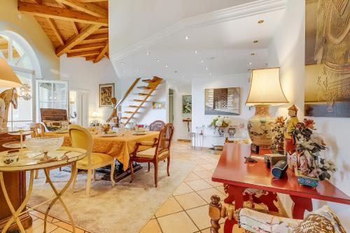 Oprema, Villa Tre Pini in Cadro