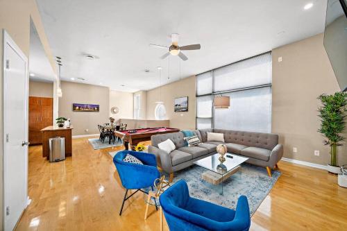 Modern Home Near Dt, Heights Washington Games in Houston, USA