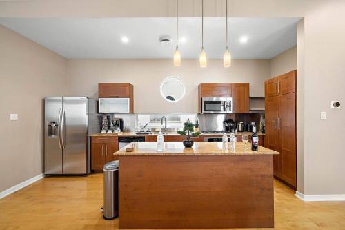 Modern Home Near Dt, Heights Washington Games in Houston, USA