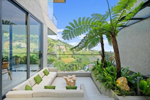 Balcony/terrace, Dago Escape Villa by Kozystay - Bandung in Dago Atas