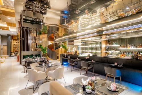 ห้องอาหาร, วินด์แฮม การ์เดน กรุงเทพฯ สุขุมวิท 42 (Wyndham Garden Bangkok Sukhumvit 42) near มหาวิทยาลัยกรุงเทพ