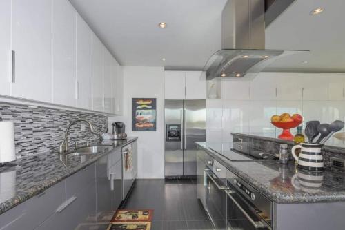 Large eclectic 1 BR above restaurant 15min to PDX - image 8
