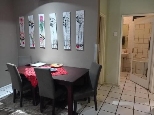 Létesítmények, Bains House in Upington