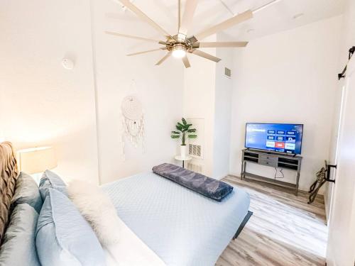 Gaslamp 2bdrm - W Parking & 5 Beds #303 in San Diego, USA