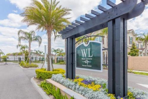 Great And Practical Townhouse In Gated Community, Sleeps 6 10 Min To Disney! thumb 2