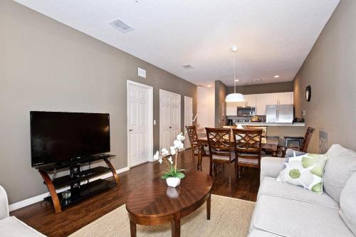 Great And Practical Townhouse In Gated Community, Sleeps 6 10 Min To Disney! thumb 4