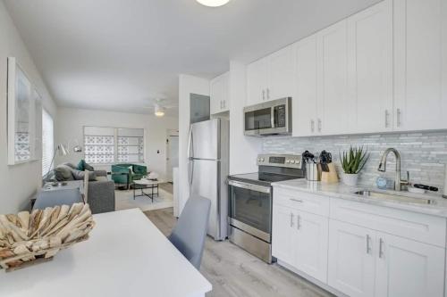 Pool Access Free Parking Smart Tv Wifi in Fort Lauderdale, USA