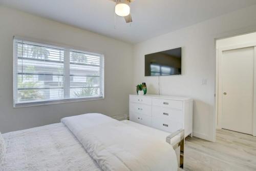 Pool Access Free Parking Smart Tv Wifi in Fort Lauderdale, USA