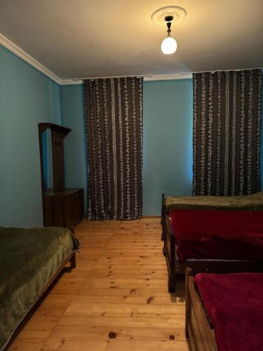4 twin beds