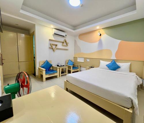 room detail thumbnail 1