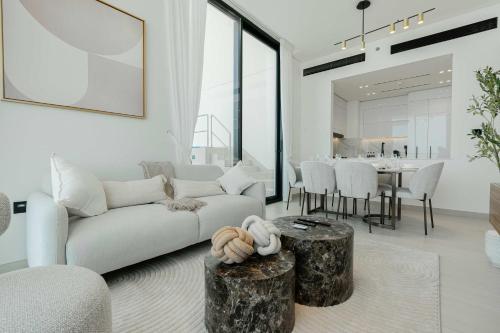 TRPS - Binghatti Onyx JVC - Luxury 2BR with Private Pool, Dubái