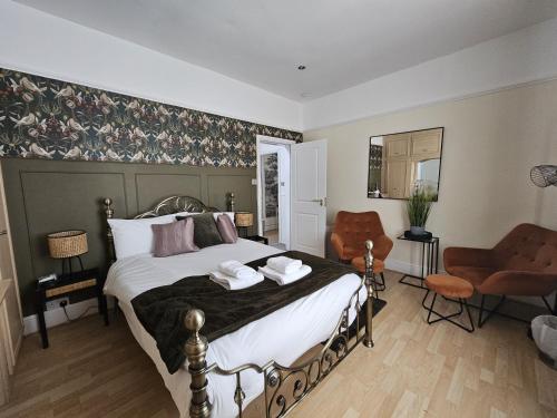 Stylish 5-bed Home With Free Parking Sleeps 12!, Manchester (photo 4)