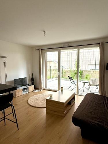 New 2 room apartment with garden & garage, Close to Parliament