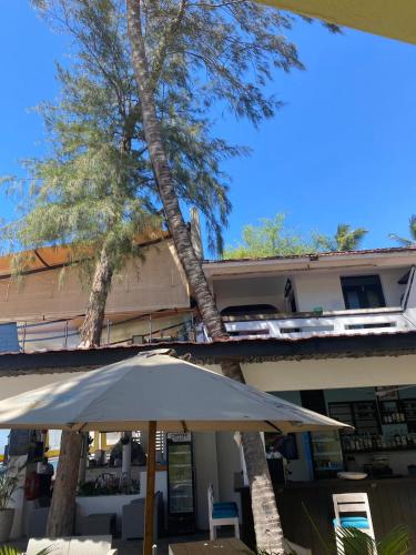 Restaurant, La Casa Di Nico 2 Bedroom Carnations Hse 8 - Sea View in Bamburi Beach