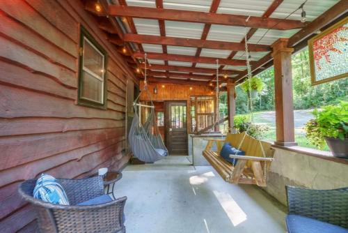 White Laurel Cottage At Linville Falls in Linville Falls, USA