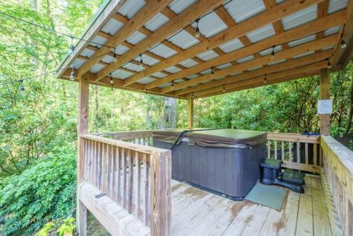 White Laurel Cottage At Linville Falls in Linville Falls, USA