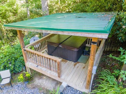 White Laurel Cottage At Linville Falls in Linville Falls, USA