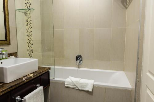 room detail thumbnail 2