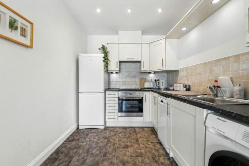 Two Bedroom Flat by Brookland Stays Serviced Accommodation Short Lets Leeds with Free WiFi, Leeds (Foto 5)