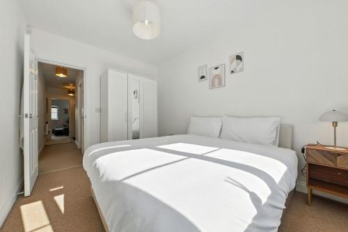 Two Bedroom Flat by Brookland Stays Serviced Accommodation Short Lets Leeds with Free WiFi, Leeds (Foto 6)