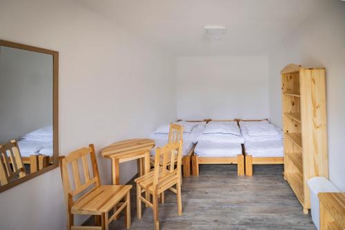 3 twin beds