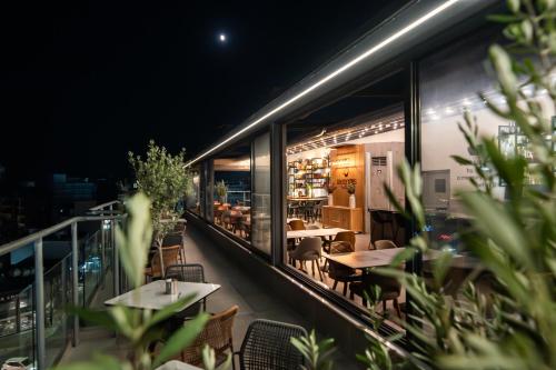 레스토랑, 라이즈 어반 아트 호텔 (Rise Urban Art Hotel) in 라르나카