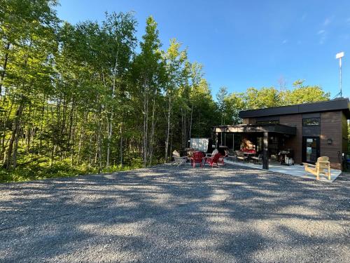 Spa - Chalet Sur Les Sentiers du Pic-Bois in เธทฟอร์ด มีเน (ควิเบก)