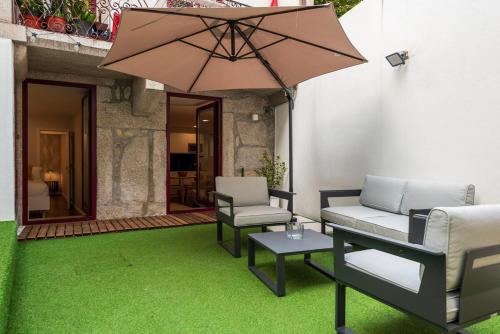 Central Porto Hideaway with Sunny Terrace by Lisbeyond, Porto