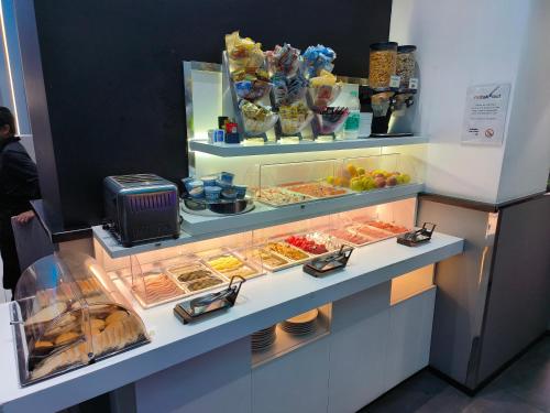 อาหารและเครื่องดื่ม, สปัญญา อาเว (Spagna Ave) near เปียซซา ดิ สปัญญา