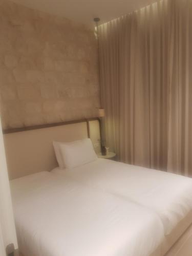 יוקרה בסימטה in Safed