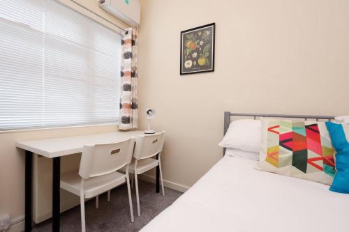 Chic Bath Flat for Couples with Free Parking!, Bath (photo 8)
