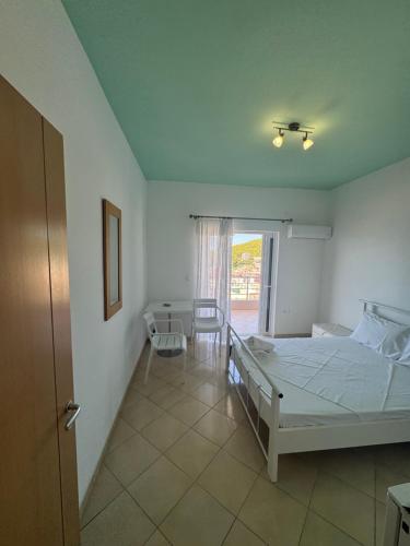 Eleonora & Kyriakos Guesthouse, Химара (фото 4)