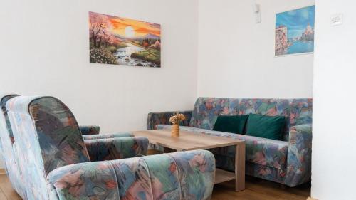 Beach Apartment Ohrid - Near Beach, Balcony and Free Parking, Ochrid