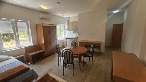 Crvenkapica apartments in Dugobabe