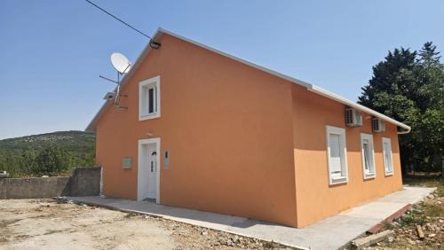 Crvenkapica apartments in Dugobabe