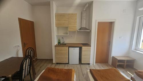 Crvenkapica apartments in Dugobabe