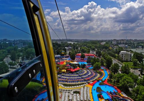 Budget-Friendly 2BR Apartment near Mamaia with free AC in Tomis Nord